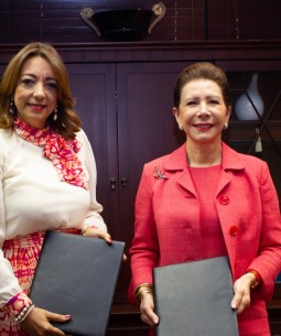 La Fundación Sur Futuro y La Fundación Siervas de Salinas, firman convenio para el desarrollo y sostenibilidad para los habitantes de la zona de Salinas, Provincia Peravia